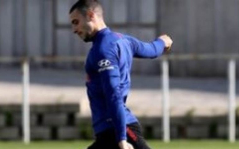 Recuperado da covid-19, Renan Lodi volta aos treinos no Atlético de Madrid