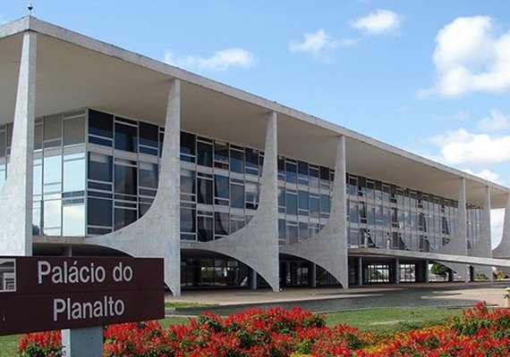 Governo publica decreto com bloqueio de despesas de 2015