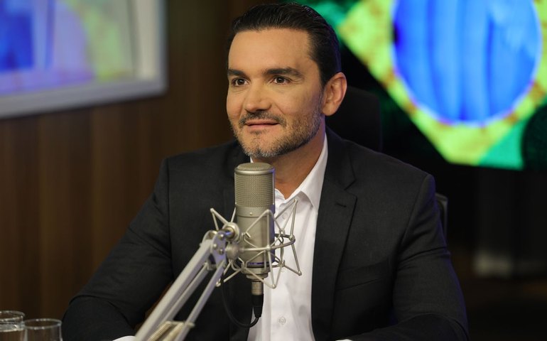 União Brasil expulsa ministro Celso Sabino após descumprimento de ordem