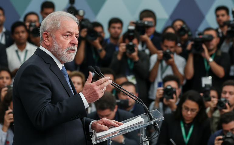 Lula critica sacrifício dos pobres diante de golpe bilionário do Master