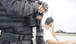 pc-generica-detalhe-prisao-arma-1-1024x683 (1).jpg