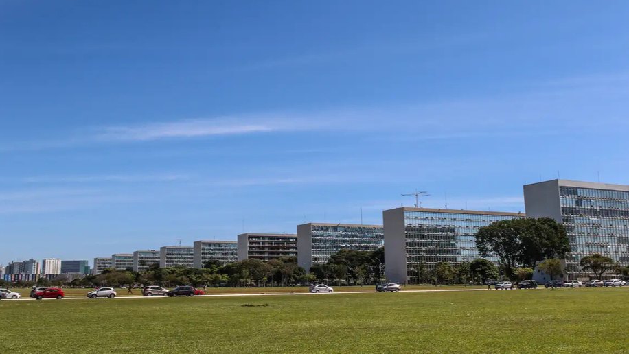 Senado aprova reestruturação de carreiras do serviço público federal
