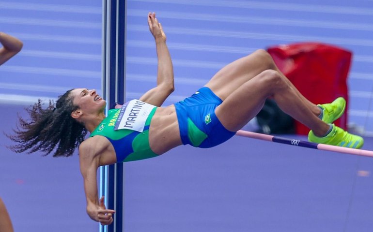 Valdileia Martins se classifica à final do salto em altura em Paris