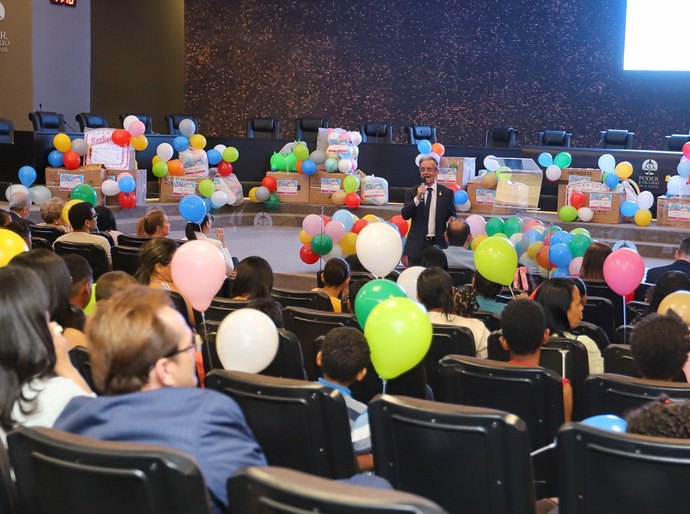 Campanha do TJAL arrecada 2.300 brinquedos e celebra Dia das Crianças com festa