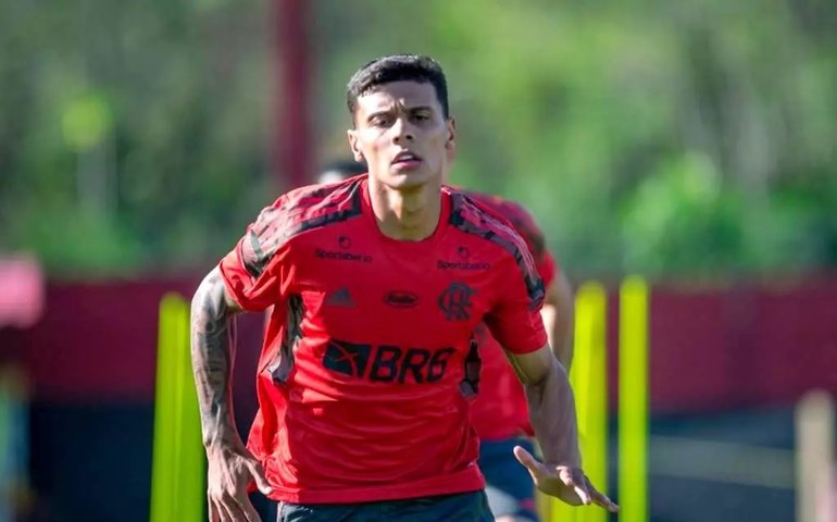 Guarani acerta com o volante Richard Ríos, ex-Flamengo