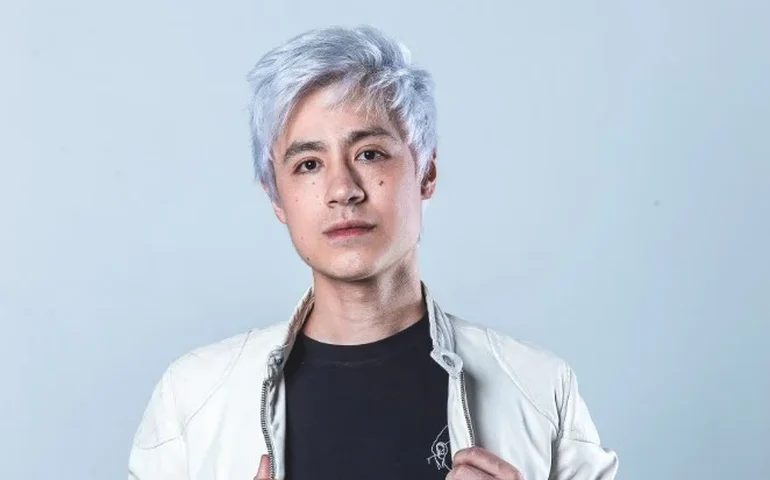 Em meio à sequência de lançamentos, Liu lança 'Sweater Weather (club version)' e reforça momento criativo