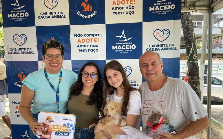 Feira de Adoção da Prefeitura de Maceió assegura lares para 15 animais