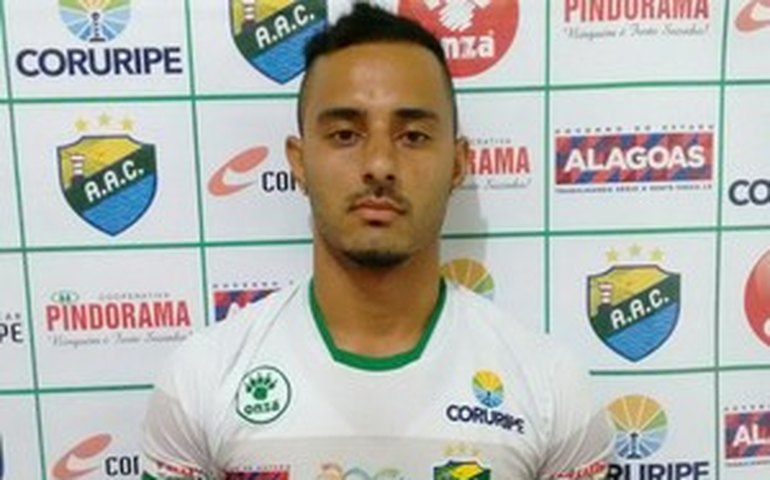 Coruripe apresenta meia Filipe Sertânia como reforço para o estadual