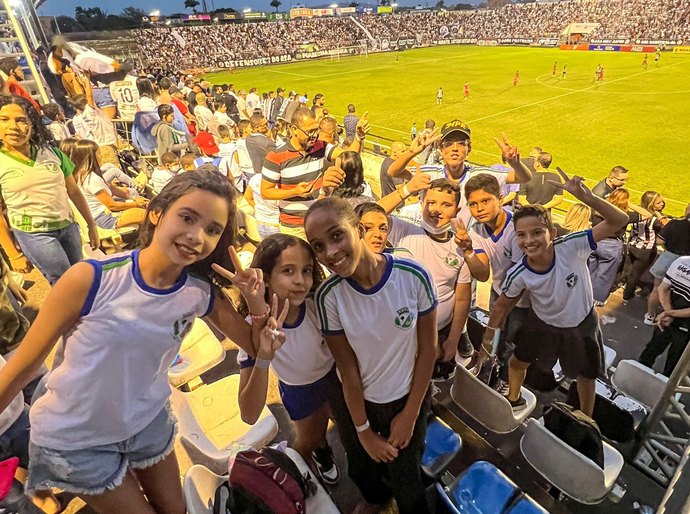 Pé-quente, projeto Torcedor Mirim leva mais 50 alunos ao estádio para acompanhar o ASA na Série D