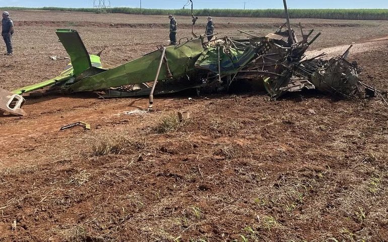 Piloto morre em queda de avião agrícola no interior de SP