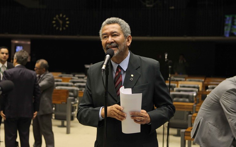 Paulão defende propostas que beneficiam aposentados