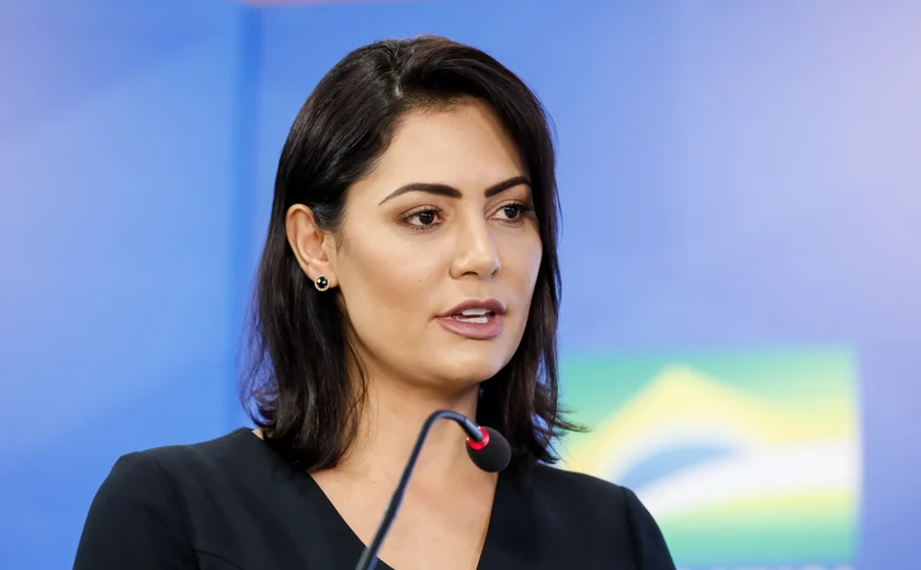 Michelle Bolsonaro critica Janja dizendo que primeira-dama tem 'vocação para viajar'