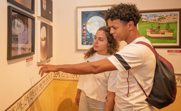 Exposição conta com obras de artistas iniciantes e também já renomados