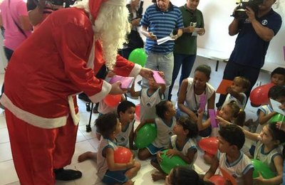 Sejamos solidários: Papai Noel dos Correios já espera sua cartinha