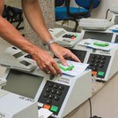 Urna eletrônica completa 30 anos de revolução nas eleições do Brasil