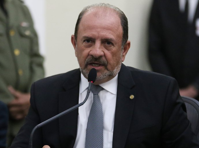 Antonio Albuquerque faz pronunciamento em defesa do prefeito de Pindoba