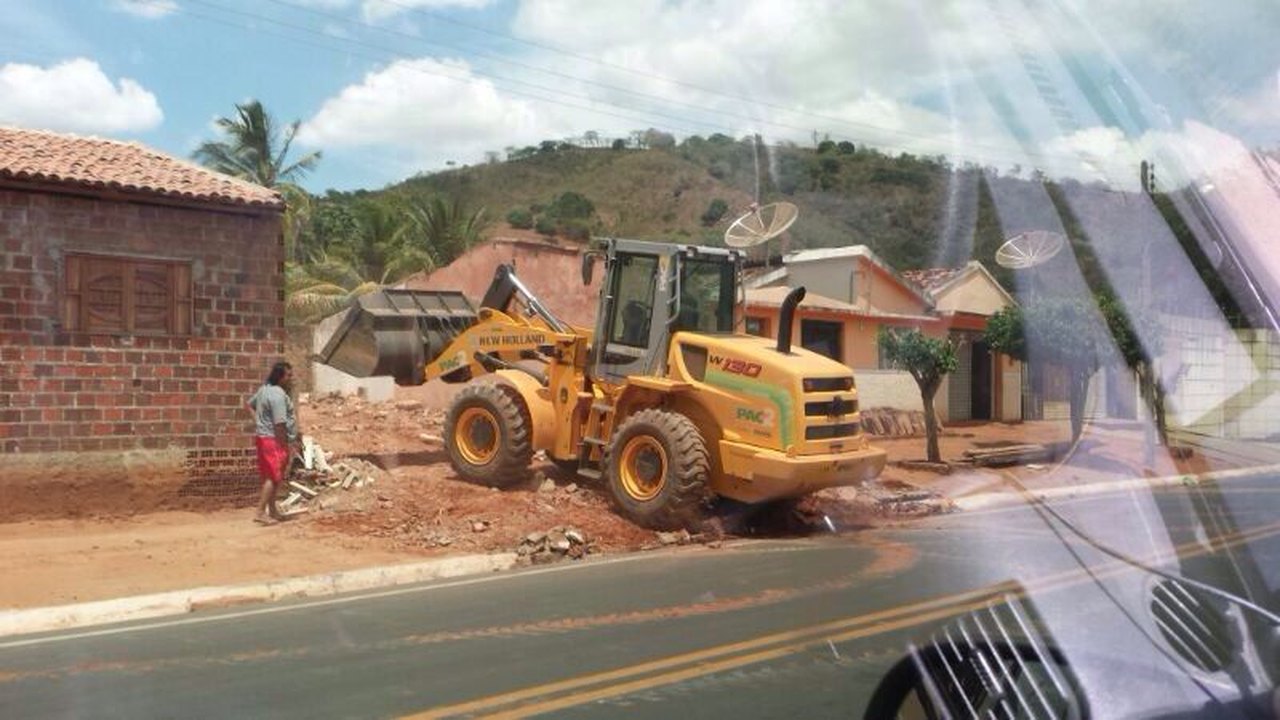 Máquinas do PAC 2 são utilizadas para fins particulares em Palmeira