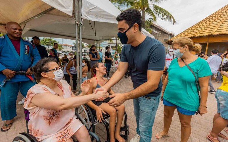 Prefeito JHC participa de edição especial do Praia Acessível