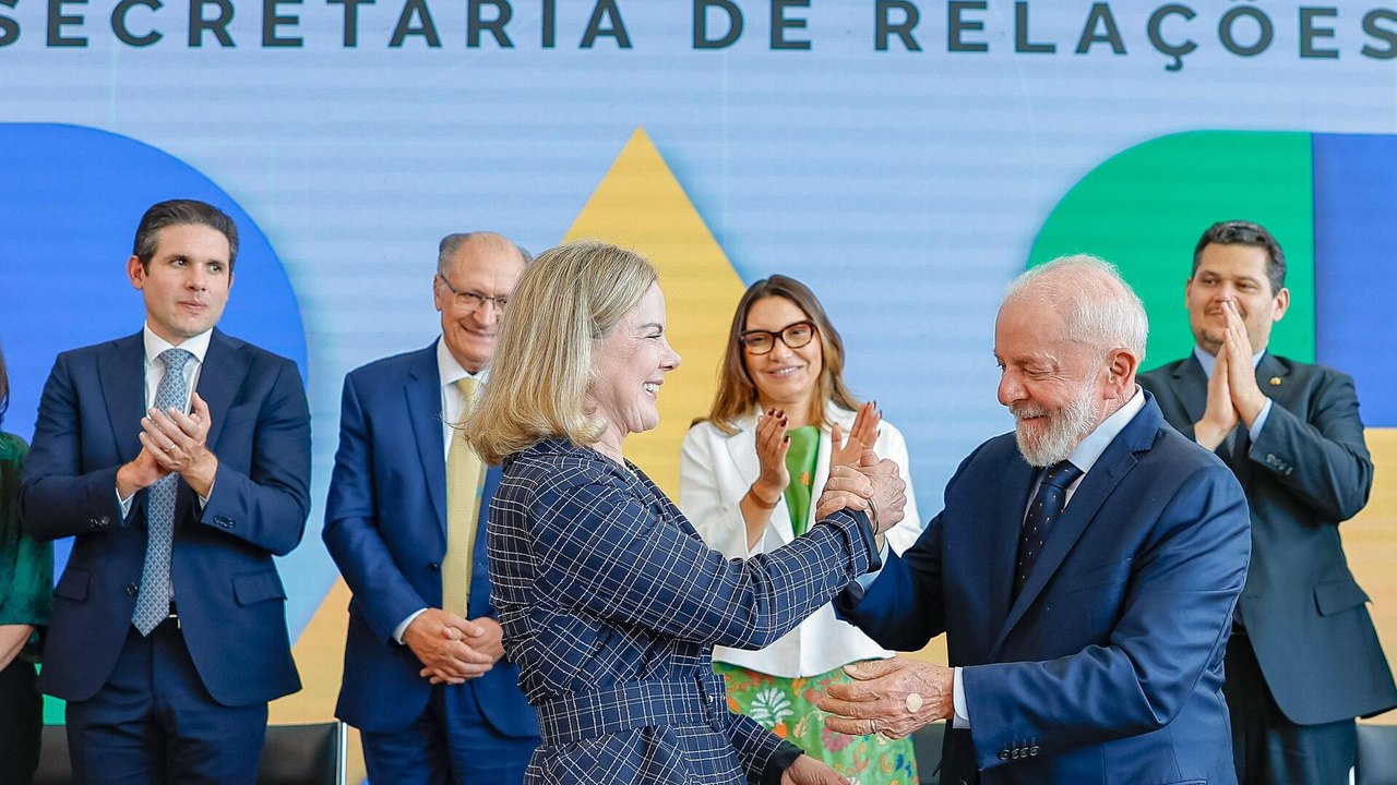 Gleisi na SRI tem desafio de 'deixar que o pragmatismo da política substitua a força da ideologia'