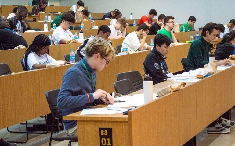 Estudantes iniciam Olimpíada de Química em BH e celebram troca entre países do BRICS (VÍDEOS)
