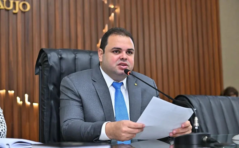 Roberto Cidade é eleito governador do Amazonas em votação indireta