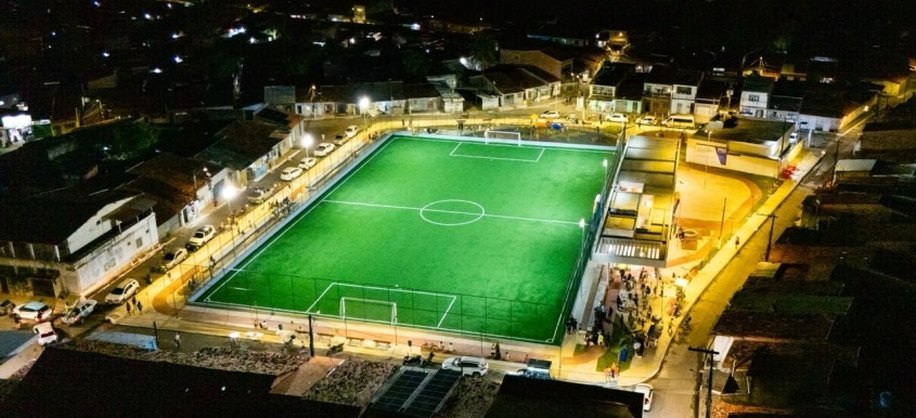 Areninha do Bom parto conta com campi de futebol, playground e área de convívio. Foto: Felipe Sostenes/Secom Maceió