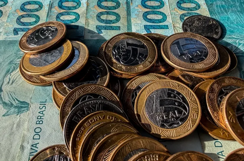 Inflação usada para corrigir salários acumula 4,33% em 12 meses