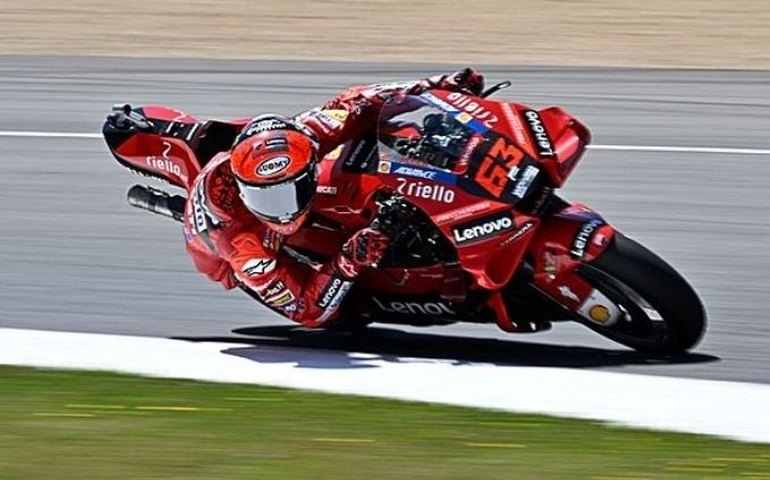 Aleix Espargaró conquista pole da MotoGP na Espanha após disputa emocionante