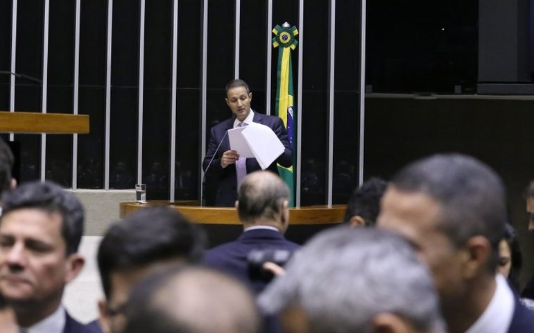 Deputados aprovam texto-base sobre combate ao crime organizado; acompanhe