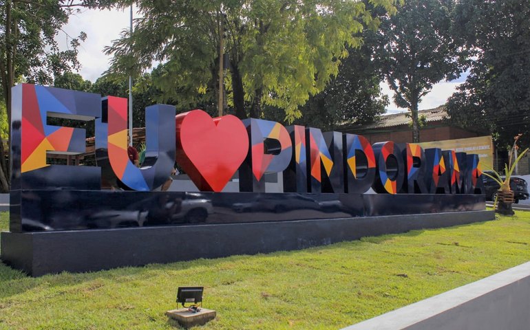 No dia do trabalhador, prefeito entrega praça na Pindorama e prestigia expansão industrial da Cooperativa