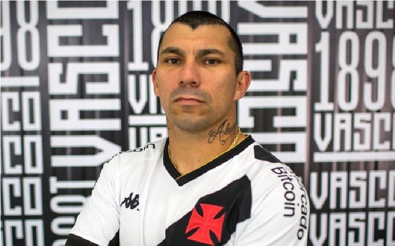 Capitão do Chile, Medel chega ao Vasco prometendo muita garra: 'Darei tudo em campo'