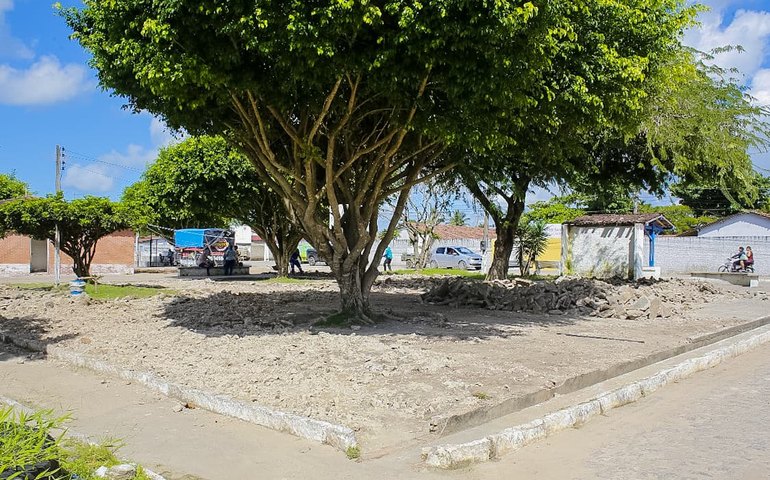 Coruripe inicia reforma em Botafogo: Praça, Quadra e Campo serão modernizados