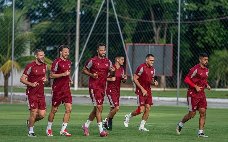 Em busca de redenção, CRB finaliza treinos e aposta no fator casa contra o Juventude