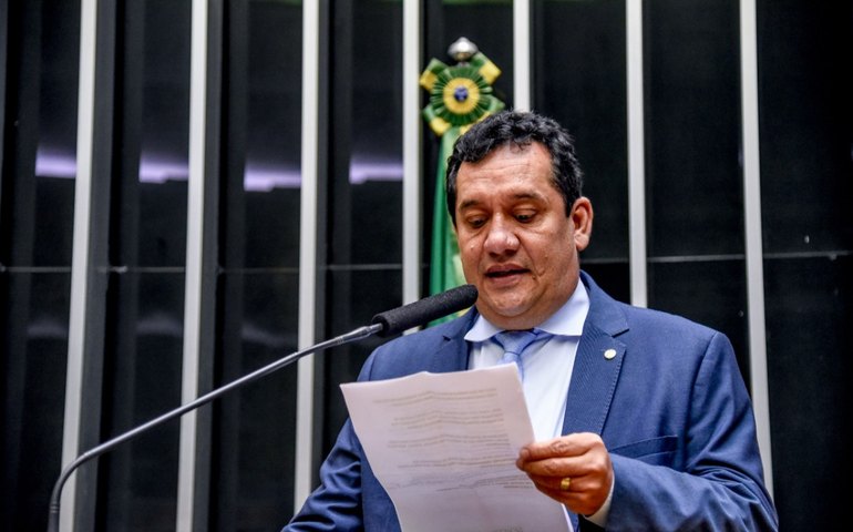 Severino Pessoa defende a aprovação de novas regras para educação bilíngue de surdos