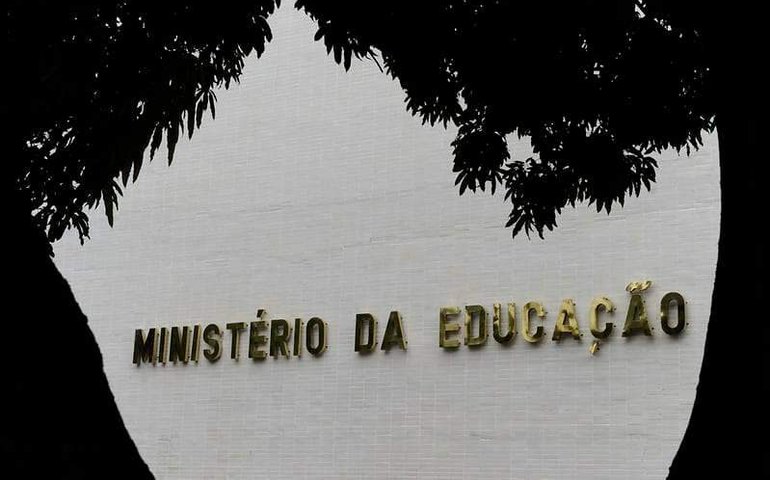 Parlamentares se dizem contra projeto que cancela repasse de R$ 6,1 bi ao MEC