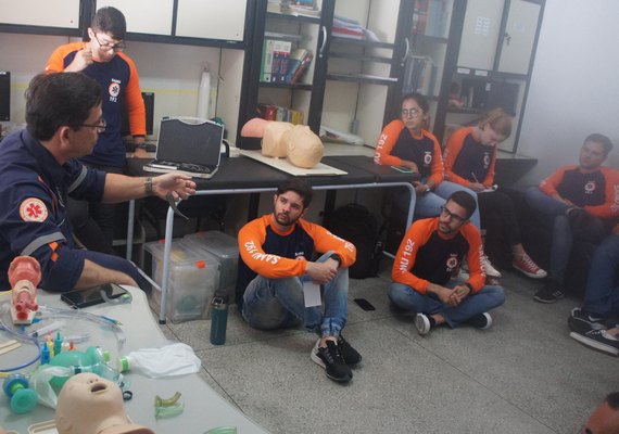 Samu treina estudantes de medicina para atendimento pré-hospitalar