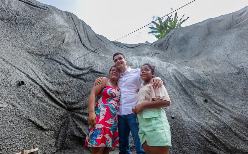 Prefeito JHC entrega obra de proteção na Grota da Alegria