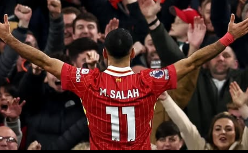 Salah faz dois, Liverpool vence Southampton e abre oito pontos na liderança do Inglês