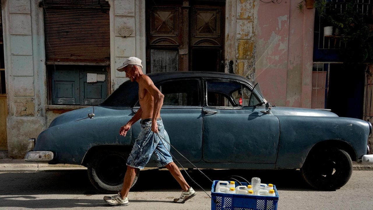 Donald Trump prorroga embargo a Cuba por um ano, aponta documento