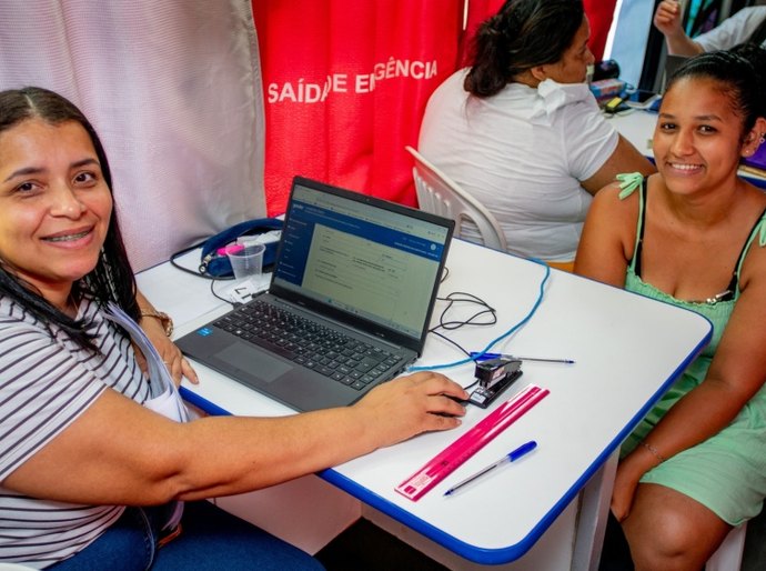 Moradores do Benedito Bentes são beneficiados com serviços itinerantes da Assistência Social