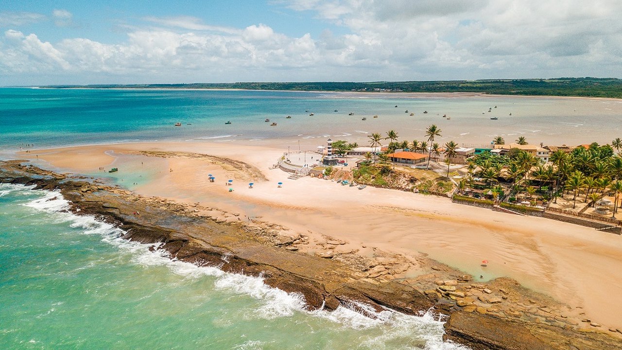 Coruripe resguarda praias paradisíacas e artesanato requintado