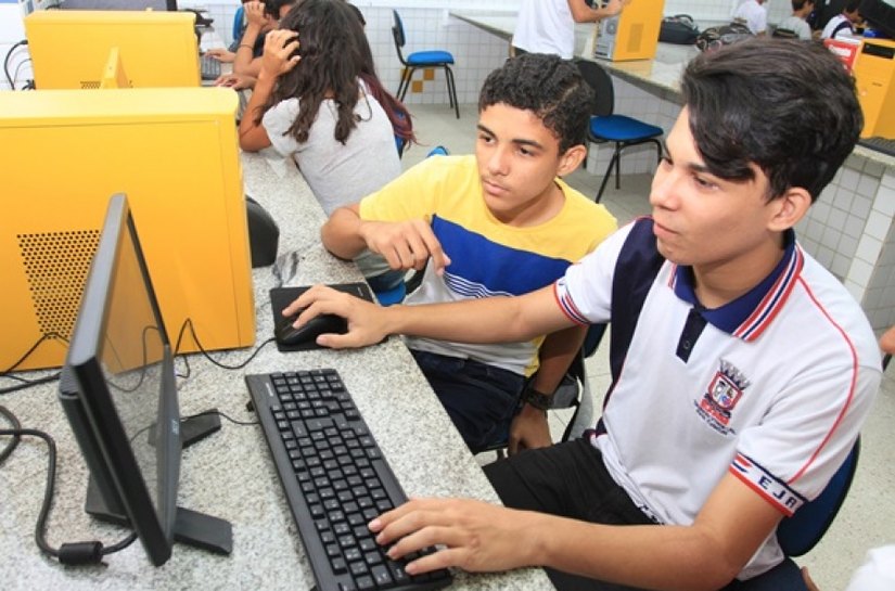Educação forma mais de dois mil alunos de cursos profissionalizantes