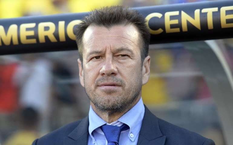 Dunga afirma que Vini Jr. é líder técnico, mas não de vestiário