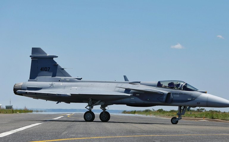 Defesa destina R$ 2,1 bi aos caças Gripen e acelera modernização da frota da FAB, diz mídia