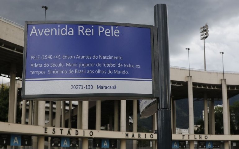 Avenida Rei Pelé é “inaugurada” em frente ao estádio do Maracanã