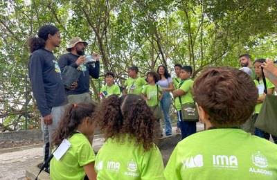 Botânicos mirins conhecem viveiro de plantas nativas do IMA
