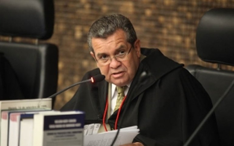 TJ suspende julgamento de denúncia contra prefeito de Rio Largo