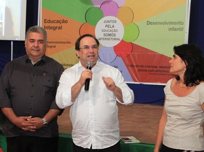 Barbosa anuncia nova escola de Ensino Médio em São Miguel dos Campos