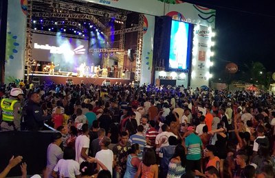 Deu tudo certo e segundo dia do Maceió Verão 2018 foi do rock ao samba