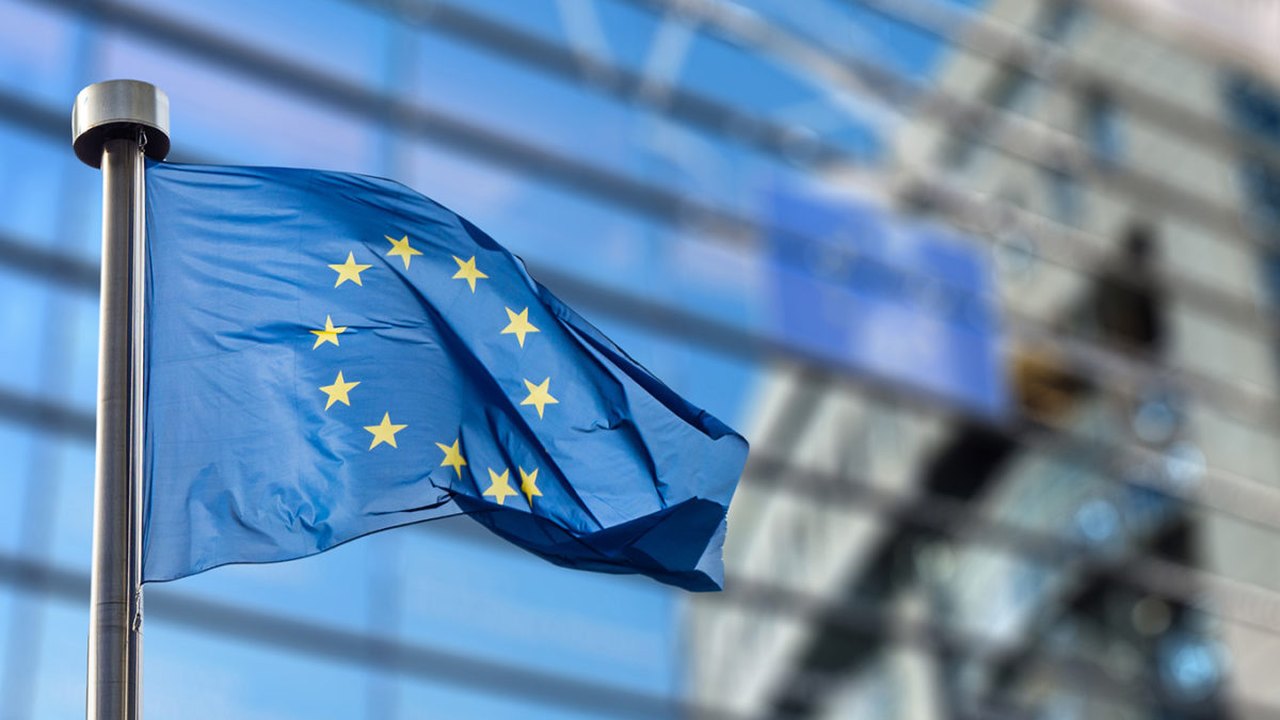 UE: empresas afetadas por sanções à Rússia poderão ter ajuda de até 400 mil euros